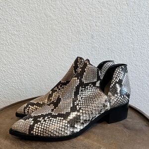 Marc Fisher LTD Yilda Snakeskin Leather Notched Ankle Boots Women's Size 7.5 M